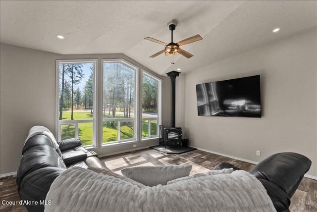 86 Payette Dr, Athol, ID 83801