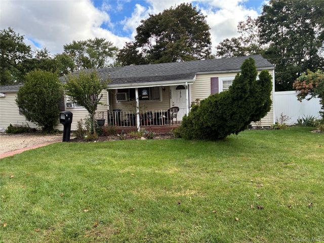 1515 Emkay Street, Bay Shore, NY 11706
