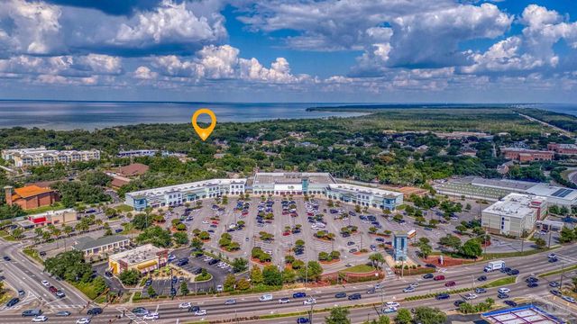 421 Canterbury Ln, Gulf Breeze, FL 32561