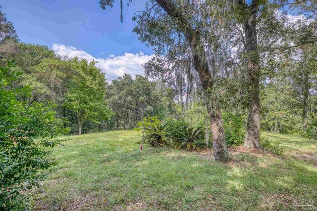 421 Canterbury Ln, Gulf Breeze, FL 32561