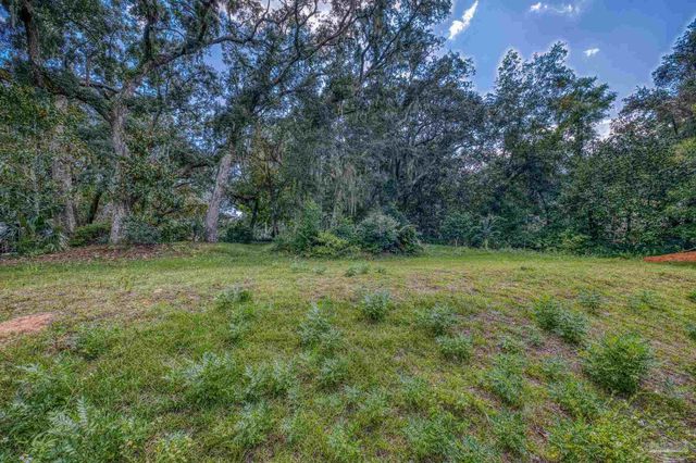 421 Canterbury Ln, Gulf Breeze, FL 32561