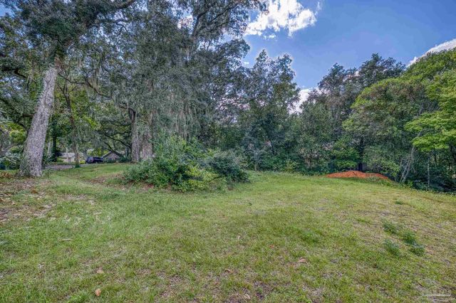 421 Canterbury Ln, Gulf Breeze, FL 32561