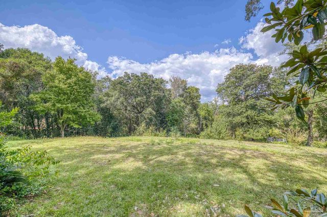 421 Canterbury Ln, Gulf Breeze, FL 32561