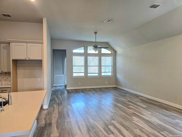 13822 QUIET FOX LN, San Antonio, TX 78245