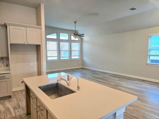 13822 QUIET FOX LN, San Antonio, TX 78245