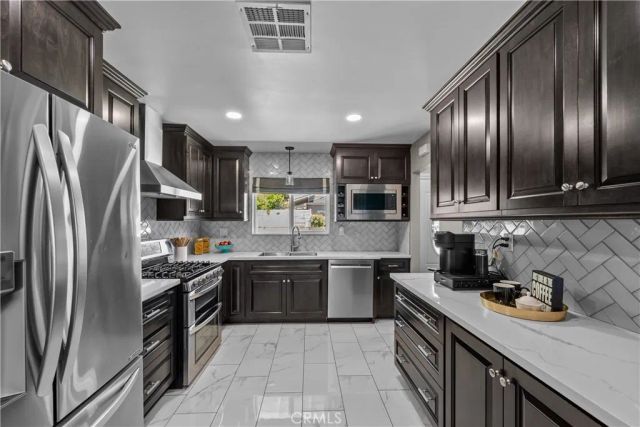 27933 Honeycomb, Saugus, CA 91350