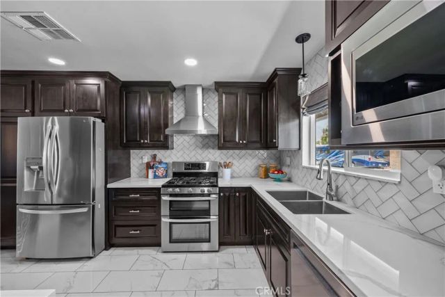 27933 Honeycomb, Saugus, CA 91350