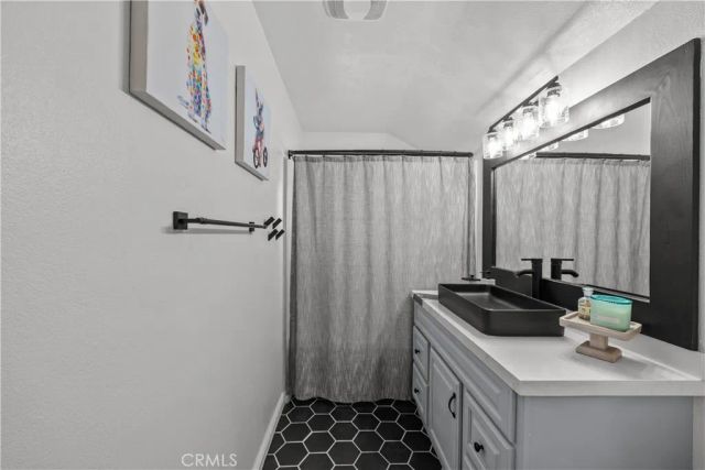 27933 Honeycomb, Saugus, CA 91350