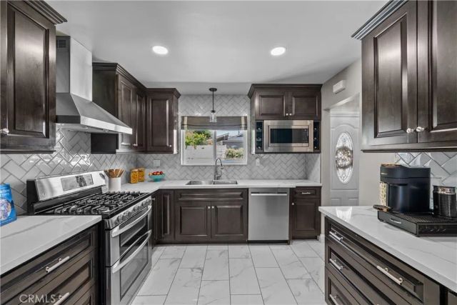 27933 Honeycomb, Saugus, CA 91350