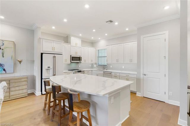 9633 Montelanico LOOP # 203, Naples, FL 34119