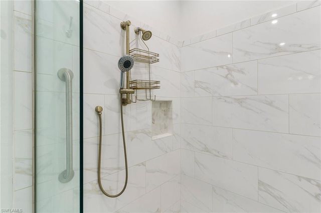 9633 Montelanico LOOP # 203, Naples, FL 34119