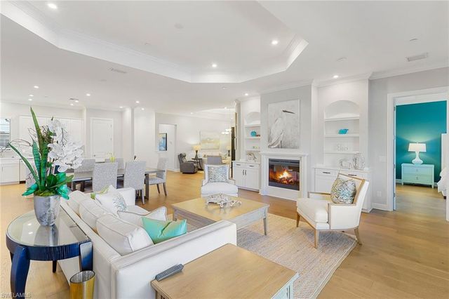 9633 Montelanico LOOP # 203, Naples, FL 34119