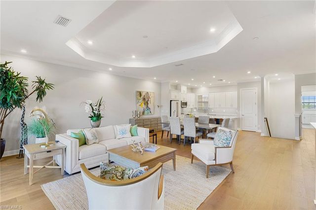 9633 Montelanico LOOP # 203, Naples, FL 34119