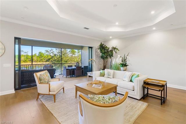 9633 Montelanico LOOP # 203, Naples, FL 34119