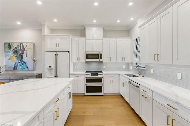 9633 Montelanico LOOP # 203, Naples, FL 34119