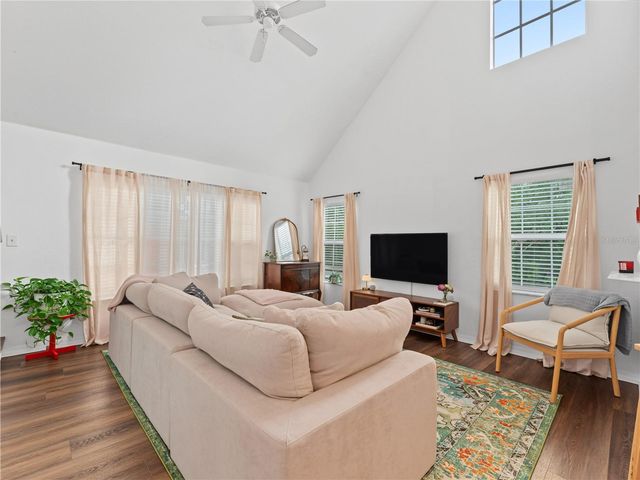 9186 LAKE CHASE ISLAND WAY, Tampa, FL 33626