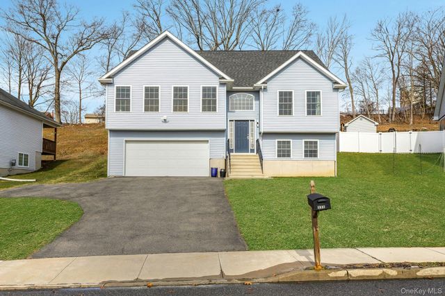 111 Logans Way, Maybrook, NY 12543