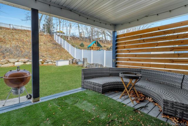 111 Logans Way, Maybrook, NY 12543