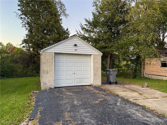 328 E Laclede Avenue, Youngstown, OH 44507