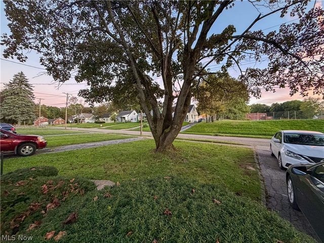 328 E Laclede Avenue, Youngstown, OH 44507