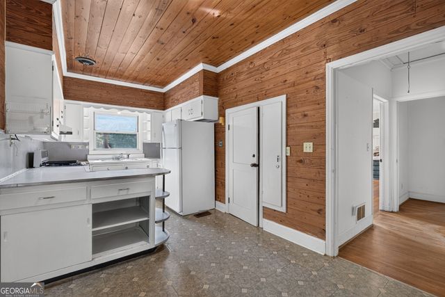 365 W Johnston Street, Forsyth, GA 31029