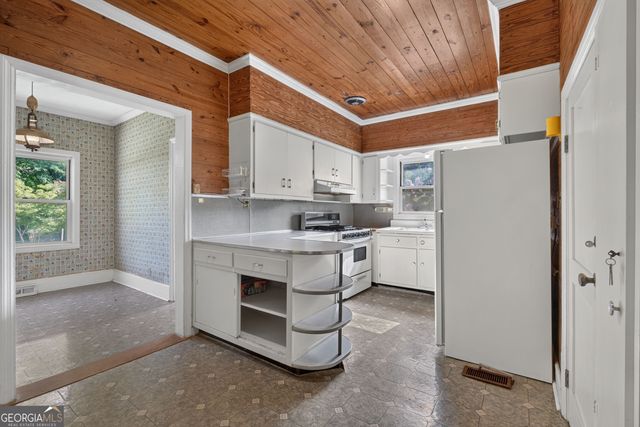 365 W Johnston Street, Forsyth, GA 31029