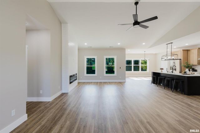 704 Jonathan Lane, Carterville, IL 62918