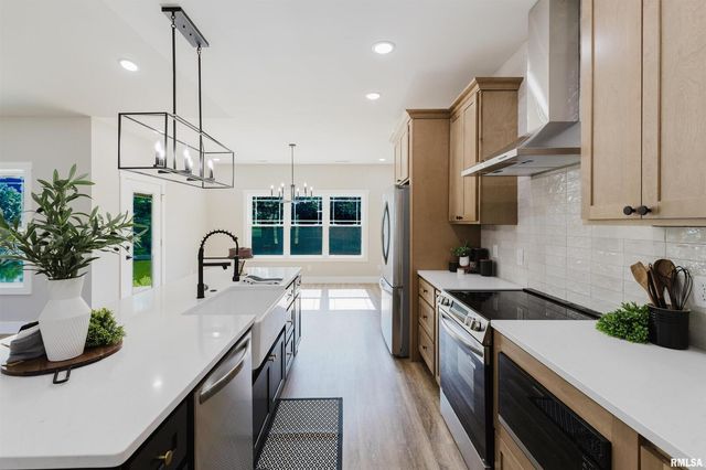 704 Jonathan Lane, Carterville, IL 62918