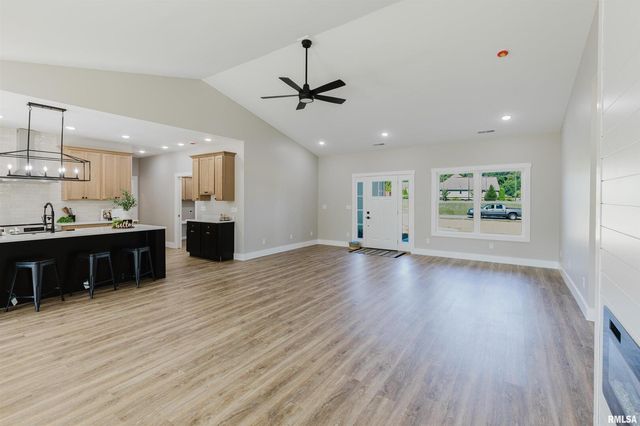 704 Jonathan Lane, Carterville, IL 62918