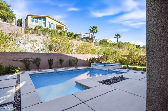 8 Vista Outlook Street, Henderson, NV 89011