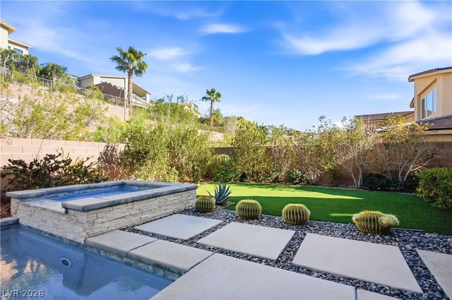 8 Vista Outlook Street, Henderson, NV 89011