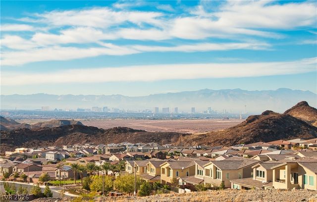 8 Vista Outlook Street, Henderson, NV 89011