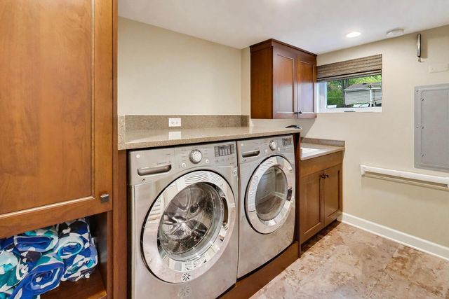 1311 E Woodford Place, Arlington Heights, IL 60004