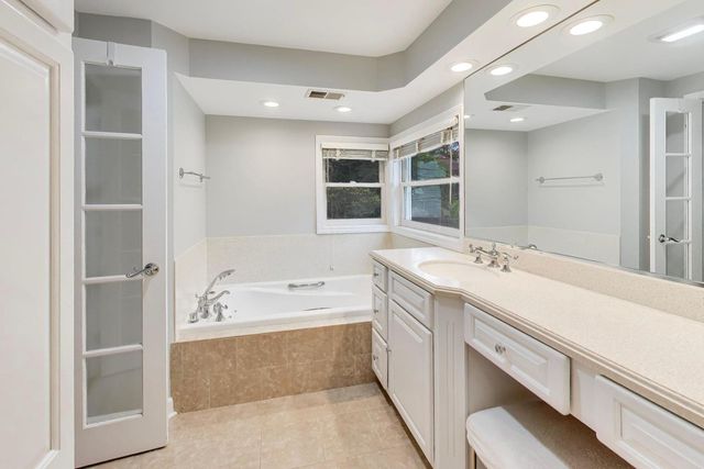 1311 E Woodford Place, Arlington Heights, IL 60004