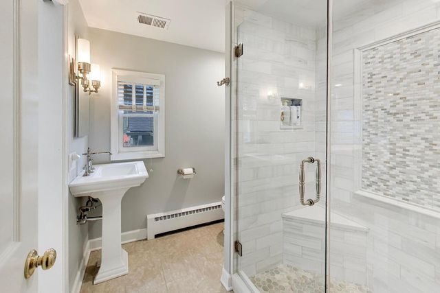 1311 E Woodford Place, Arlington Heights, IL 60004