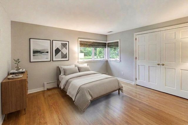 1311 E Woodford Place, Arlington Heights, IL 60004