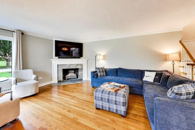 1311 E Woodford Place, Arlington Heights, IL 60004