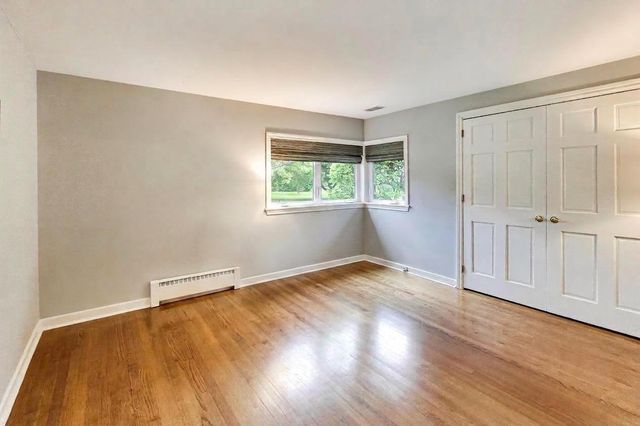 1311 E Woodford Place, Arlington Heights, IL 60004