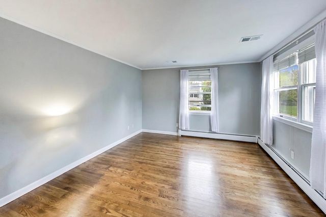 1311 E Woodford Place, Arlington Heights, IL 60004