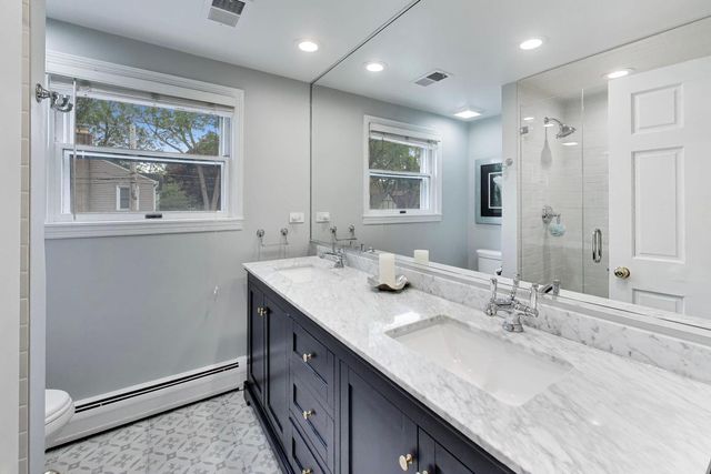 1311 E Woodford Place, Arlington Heights, IL 60004