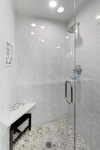 1311 E Woodford Place, Arlington Heights, IL 60004