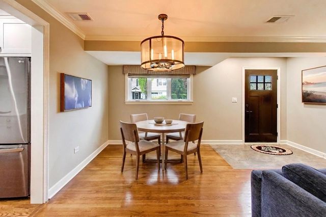 1311 E Woodford Place, Arlington Heights, IL 60004