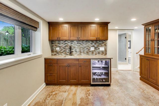 1311 E Woodford Place, Arlington Heights, IL 60004