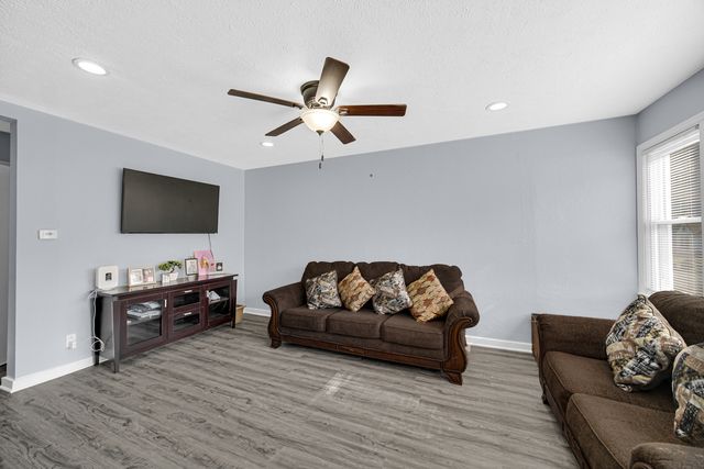 702 N Independence Avenue, Rockford, IL 61101