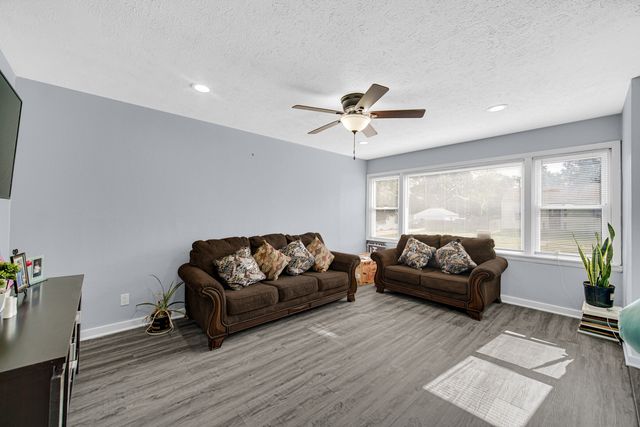 702 N Independence Avenue, Rockford, IL 61101