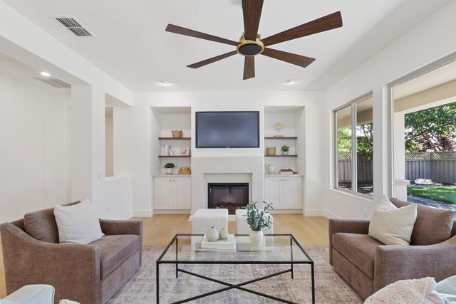 2240 Prairie View Ln, Lincoln, CA 95648