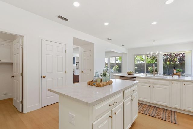 2240 Prairie View Ln, Lincoln, CA 95648