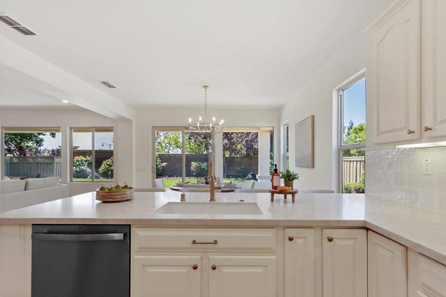2240 Prairie View Ln, Lincoln, CA 95648