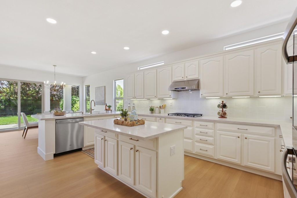 2240 Prairie View Ln, Lincoln, CA 95648
