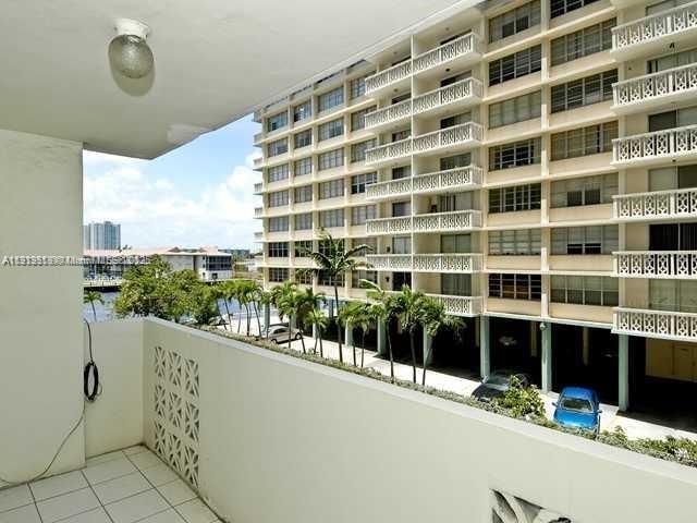 1833 S Ocean Dr 307, Hallandale Beach, FL 33009